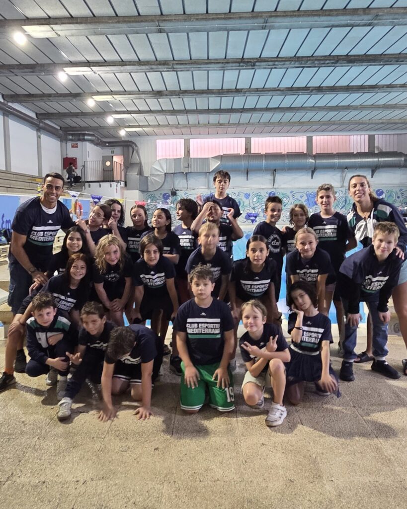 Vint nens i nenes debuten en la primera jornada de Lliga de l'escola de natació