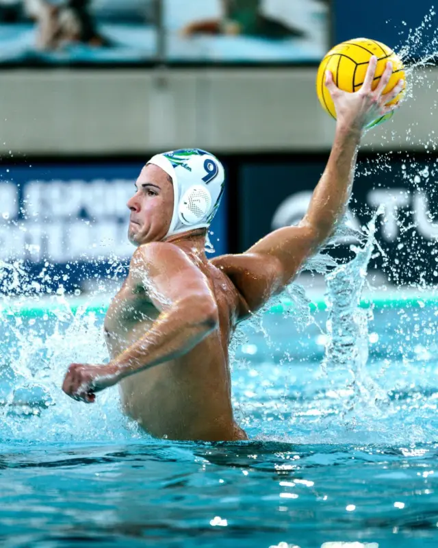 Aquest divendres comencen els 𝐏𝐥𝐚𝐲-𝐨𝐟𝐟𝐬 (𝟓-𝟖) de la @lewaterpolo 🤽🏼‍♂️
 Veniu a 𝐝𝐨𝐧𝐚𝐫 𝐬𝐮𝐩𝐨𝐫𝐭 𝐚 𝐥’𝐞𝐪𝐮𝐢𝐩 en el primer partit contra el WP Tenerife Echeyde 🧑‍🧑‍🧒‍🧒
 Guanyar a casa és clau per tenir avantatge a la tornada!

📆 Divendres 25 d’abril 
🕗 20:00 h 📍 Josep Vallès

Amb vosaltres a la grada, som més forts! 𝐔𝐬 𝐡𝐢 𝐞𝐬𝐩𝐞𝐫𝐞𝐦! 💪

📸 @viajando_acontraluz 

#cemediterrani #waterpolo