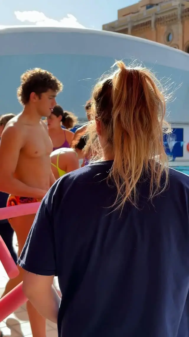 Aquest dijous, hem viscut una classe d’Aquagym al ritme de la música de @kleeesss amb @ressonantbcn i la direcció de @ieta1107 amb les seccions de Natació, Waterpolo i Natació Artística 🔝