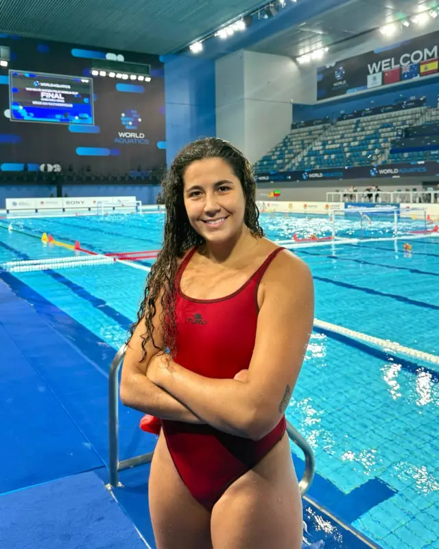 𝐄𝐥𝐢𝐚 𝐉𝐢𝐦𝐞́𝐧𝐞𝐳 ha estat convocada per a disputar la 𝐅𝐢𝐧𝐚𝐥 de la 𝐖𝐨𝐫𝐥𝐝 𝐂𝐮𝐩 𝐟𝐞𝐦𝐞𝐧𝐢𝐧𝐚 de waterpolo amb la Selecció espanyola absoluta 🤽‍♀️

La competició té lloc a Chengdu, del 18 al 20 d’abril 🇨🇳

L’equip que dirigeix Jordi Valls jugarà els quarts de final contra la Xina divendres 18 d’abril a les 12:30 h 💪

#cemediterrani #waterpolo