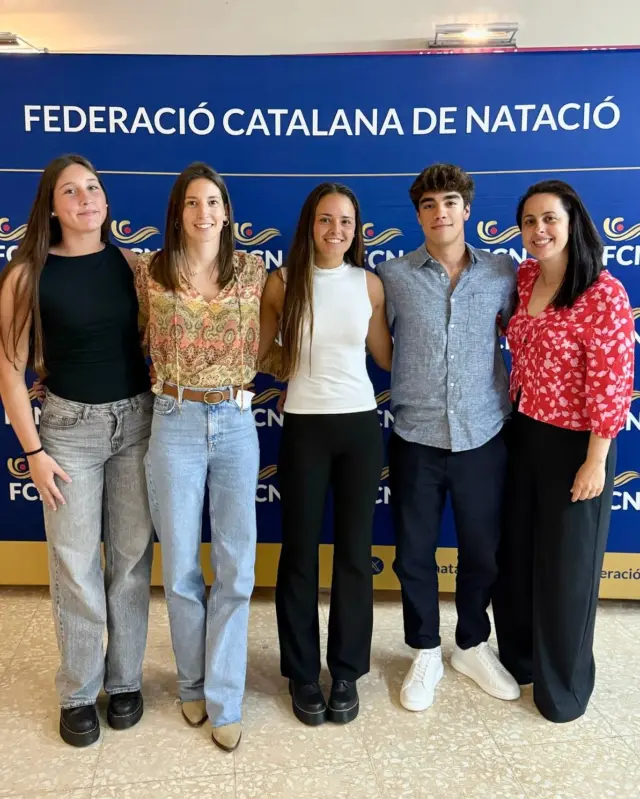 El passat dijous, es va celebrar la 𝐃𝐢𝐚𝐝𝐚 𝐝𝐞 𝐥𝐚 𝐍𝐚𝐭𝐚𝐜𝐢𝐨́ 𝐂𝐚𝐭𝐚𝐥𝐚𝐧𝐚 a l’Auditori de Cornellà 🏊‍♂️

Marian Díaz va ser guardonada amb la 𝐏𝐥𝐚𝐜𝐚 𝐚𝐥 𝐌𝐞̀𝐫𝐢𝐭 𝐄𝐬𝐩𝐨𝐫𝐭𝐢𝐮 per la seva trajectòria com a tècnica de waterpolo i va rebre una Menció Especial per l’Or aconseguit al Campionat del Món U18 de Chengdu 🏆
 
També van obtenir una 𝐌𝐞𝐧𝐜𝐢𝐨́ 𝐄𝐬𝐩𝐞𝐜𝐢𝐚𝐥:

𝐖𝐚𝐭𝐞𝐫𝐩𝐨𝐥𝐨
🤽🏼‍♂️ Bernat Martínez, campió del Món U16 a Malta 🥇

🤽‍♀️ Marina Muñoz, campiona del Món U16 a Manisa 🥇

🤽‍♀️ Ariadna Temprano, Carlota Peñalver, Itziar Almeda, i Maria de los Reyes Díaz, campiones del Món U18 a Chengdu i campiones d’Europa U19 a Zagreb 🥇

𝐌𝐚̀𝐬𝐭𝐞𝐫𝐬 
🏊‍♀️ 𝐀𝐧𝐧𝐚 𝐃𝐢𝐚𝐠𝐨, pels resultats obtinguts:
Al Campionat d’Europa p25 de Madeira 
🥈 50m braça +30 
🥈 200m braça +30
 
Al Campionat del Món de Doha 
🥇 200m braça +30 
🥈 100m braça +30 

Al Campionat d’Europa de Belgrad
🥈 200m braça +30 
🥈 100m braça +30 
 
🏊‍♂️ 𝐀𝐬𝐬𝐚𝐝 𝐍𝐚𝐛𝐞𝐫, pels podis:
Al Campionat d’Europa de Belgrad
🥇 100m lliure +45 
🥉 50m lliure +45
 
🏊‍♂️ 𝐀𝐥𝐛𝐞𝐫𝐭 𝐀𝐫𝐫𝐢𝐛𝐚𝐬, per la medalla aconseguida:
Al Campionat d’Europa AAOO de Madeira
🥈 1,5K +55 
 
El 𝐂𝐥𝐮𝐛 𝐄𝐬𝐩𝐨𝐫𝐭𝐢𝐮 𝐌𝐞𝐝𝐢𝐭𝐞𝐫𝐫𝐚𝐧𝐢 es va classificar en 5a posició en el rànquing de Clubs Catalans 5️⃣