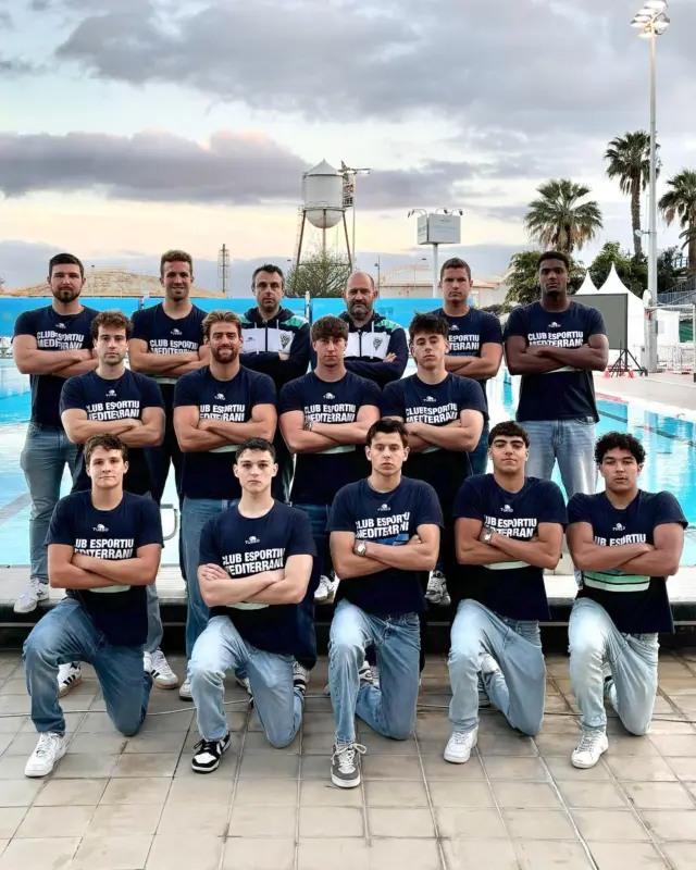 𝐋’𝐄𝐐𝐔𝐈𝐏 𝐌𝐀𝐒𝐂𝐔𝐋𝐈́, 𝐒𝐄𝐓𝐄̀ 

L’equip ha finalitzat la temporada en setena posició a la Divisió d’Honor masculina de waterpolo 🤽🏼‍♂️

Després de concloure la fase regular de la @lewaterpolo setè, va accedir als play-offs pel cinquè al vuitè lloc, però no ha pogut superar l’Echeyde en semifinals 🥺

En el partit d’anada, disputat a casa, l’equip va caure per 10 a 13, i ahir, a Tenerife, va tornar a perdre per 13 a 11.

Jahzeel Martínez: “Felicitem l’Echeyde. Ha estat superior, tant a la lliga regular com en els play-offs. Evidentment, ara mateix estem dolguts per la derrota, però també estem il·lusionats i motivats pel futur: per l’equip tan jove que tenim, per tota la feina que ens espera i per la confiança que tenim en seguir creixent i millorant” 🔜

#cemediterrani #waterpolo