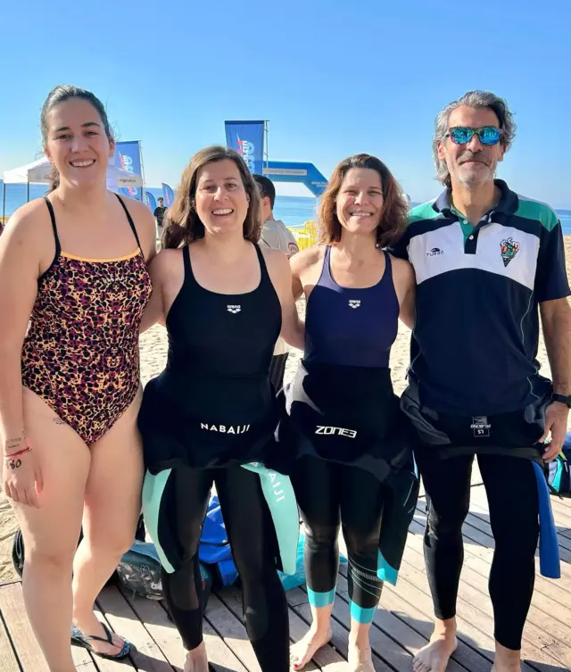 𝐕𝐈 𝐓𝐑𝐀𝐕𝐄𝐒𝐒𝐀 𝐌𝐎𝐒𝐒𝐎𝐒 𝐁𝐀𝐃𝐀𝐋𝐎𝐍𝐀

Aquest cap de setmana, alguns alumnes del 𝐂𝐮𝐫𝐬 𝐝𝐞 𝐍𝐚𝐭𝐚𝐜𝐢𝐨́ 𝐝’𝐀𝐝𝐮𝐥𝐭𝐬 del Club Esportiu Mediterrani, amb l’Unai com a tècnic, van participar en la Travessa Solidària dels Mossos d’Esquadra a Badalona 🏊‍♂️
 
Un repte solidari de 𝟏𝟓𝟎𝟎𝐦 al mar, amb sortida i arribada Platja del Pont del Petroli 🌊
 
El Marc i la Maria van completar el recorregut en només 23 minuts, seguits de la Marta amb 25 minuts i la Fernanda amb 26 minuts 🙌
 
Si tu també vols preparar-te per a una competició o simplement afrontar un nou repte personal, aquest estiu t’esperem al 𝐂𝐮𝐫𝐬 𝐈𝐧𝐭𝐞𝐧𝐬𝐢𝐮 𝐩𝐞𝐫 𝐀𝐝𝐮𝐥𝐭𝐬. Els nostres tècnics t’acompanyaran per ajudar-te a assolir els teus objectius amb seguretat, tècnica i motivació 💪