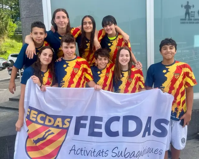 Aquest cap de setmana, 𝟗 𝐞𝐬𝐩𝐨𝐫𝐭𝐢𝐬𝐭𝐞𝐬 de categoria 𝐢𝐧𝐟𝐚𝐧𝐭𝐢𝐥 𝐢 𝐜𝐚𝐝𝐞𝐭 del Club Esportiu Mediterrani han estat convocats per formar part de la 𝐒𝐞𝐥𝐞𝐜𝐜𝐢𝐨́ 𝐜𝐚𝐭𝐚𝐥𝐚𝐧𝐚 FECDAS 🤿

Han competit en l’Open Memorial Roberto Jauregui de Natació amb Aletes, a Tolosa 🙌

A destacar, els podis aconseguits:

𝐏𝐫𝐢𝐦𝐞𝐫𝐚 𝐩𝐨𝐬𝐢𝐜𝐢𝐨́:
🥇 Víctor del Campo en 25m apnea
🥇 Aitana Castillo en 400m superfície i 100m superfície
🥇 Sofia Benito en 100m bialetes

𝐒𝐞𝐠𝐨𝐧𝐚 𝐩𝐨𝐬𝐢𝐜𝐢𝐨́:
🥈 Aitana Castillo en 200m superfície

𝐓𝐞𝐫𝐜𝐞𝐫𝐚 𝐩𝐨𝐬𝐢𝐜𝐢𝐨́:
🥉 Nini Morchazde en 100m superfície

Enhorabona 💛❤️💛❤️💛❤️💛❤️💛
#cemediterrani #natacióambaletes