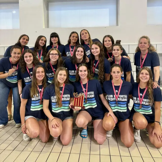 𝐓𝐄𝐑𝐂𝐄𝐑𝐄𝐒 𝐃𝐄 𝐂𝐀𝐓𝐀𝐋𝐔𝐍𝐘𝐀🥉

L’equip juvenil femení de waterpolo ha guanyat la medalla de bronze al Campionat de Catalunya, disputat aquest cap de setmana al CN Sant Feliu 🤽‍♀️

𝐐𝐮𝐚𝐫𝐭𝐬 𝐝𝐞 𝐟𝐢𝐧𝐚𝐥
CE Mediterrani 9 - 8 CN Sabadell

𝐒𝐞𝐦𝐢𝐟𝐢𝐧𝐚𝐥
CE Mediterrani 7 - 9 CN Sant Feliu

𝐅𝐢𝐧𝐚𝐥 𝟑𝐫-𝟒𝐭 𝐥𝐥𝐨𝐜
CNAB 12 - 13 CE Mediterrani

Bravo equip! 💙💚
#cemediterrani #waterpolo