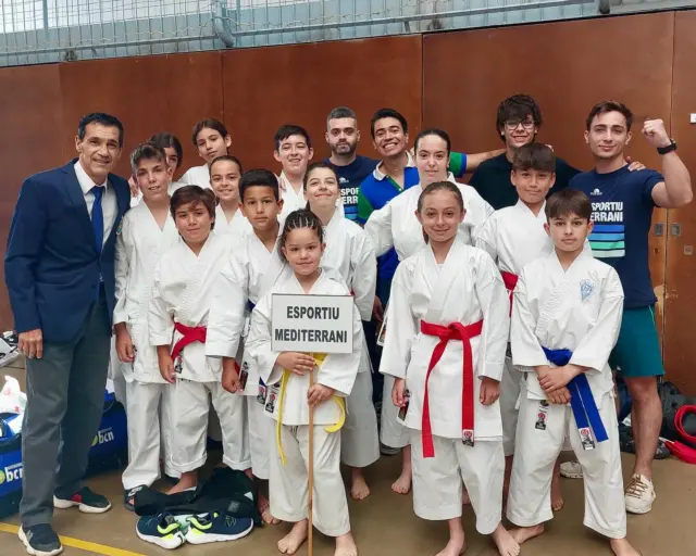 Aquest dissabte, els nostres esportistes han participat al 𝐓𝐫𝐨𝐟𝐞𝐮 𝐝𝐞 𝐊𝐚𝐫𝐚𝐭𝐞 𝐒𝐡𝐞𝐧𝐬𝐢 𝐃𝐨𝐣𝐨, a Santa Perpètua de Mogoda, assolint molt bons resultats🥋

𝐊𝐚𝐭𝐚
🥉 Mateo Henao, 3r classificat en categoria aleví mixt
🥉 Eric Pérez, 3r classificat en categoria infantil masculí
🥉 Eva Fernández, 3a classificada en categoria juvenil/cadet femení
🥉 Abril Rubio, 3a classificada en categoria júnior/sènior

𝐊𝐮𝐦𝐢𝐭𝐞
🥇 Andris Kiss, 1r classificat en categoria sènior masculí -70 kg
🥇 Marc Lort, 1r classificat en categoria sènior masculí +70 kg
🥈 Gabriel Longo, 2n classificat en categoria juvenil masculí
🥉 Víctor Fernández, 3r classificat en categoria sènior masculí +70 kg
🥉 Eva Fernández, 3a classificada en categoria juvenil femení

Enhorabona equip! 💙💚
#cemediterrani #karate