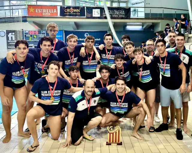 𝐂𝐀𝐌𝐏𝐈𝐎𝐍𝐒 𝐃𝐄 𝐂𝐀𝐓𝐀𝐋𝐔𝐍𝐘𝐀 🥇

Aquest migdia, el 𝐂𝐥𝐮𝐛 𝐄𝐬𝐩𝐨𝐫𝐭𝐢𝐮 𝐌𝐞𝐝𝐢𝐭𝐞𝐫𝐫𝐚𝐧𝐢 𝐁 s’ha proclamat Campió de Catalunya absolut masculí, a Can Llong 🤽🏼‍♂️

El nostre porter, 𝐏𝐚𝐮 𝐆𝐚𝐫𝐜𝐢𝐚, s’ha endut el Premi Anuari al 𝐌𝐢𝐥𝐥𝐨𝐫 𝐣𝐮𝐠𝐚𝐝𝐨𝐫 𝐝𝐞 𝐥𝐚 𝐟𝐢𝐧𝐚𝐥 🙌

𝐐𝐮𝐚𝐫𝐭𝐬 𝐝𝐞 𝐟𝐢𝐧𝐚𝐥
CE Mediterrani B 21 - 9 CWP Sant Adrià

𝐒𝐞𝐦𝐢𝐟𝐢𝐧𝐚𝐥
Barcelona WP 4 - 11 CE Mediterrani B

𝐅𝐢𝐧𝐚𝐥
CN Sabadell B 2 - 6 CE Mediterrani B

Bravo equip! 💙💚
#cemediterrani #waterpolo