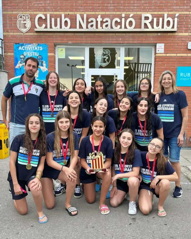 𝐂𝐀𝐌𝐏𝐈𝐎𝐍𝐄𝐒 𝐃𝐄 𝐂𝐀𝐓𝐀𝐋𝐔𝐍𝐘𝐀 🥇

L’equip infantil femení de waterpolo ha guanyat la 𝐦𝐞𝐝𝐚𝐥𝐥𝐚 𝐝’𝐨𝐫 al Campionat de Catalunya, disputat aquest cap de setmana a Rubí 🤽‍♀️

𝐐𝐮𝐚𝐫𝐭𝐬 𝐝𝐞 𝐟𝐢𝐧𝐚𝐥
CE Mediterrani 15 - 5 CN Sant Feliu

𝐒𝐞𝐦𝐢𝐟𝐢𝐧𝐚𝐥
CE Mediterrani 8 - 4 CN Sabadell

𝐅𝐢𝐧𝐚𝐥
CE Mediterrani 8 - 3 CN Terrassa

Gran Campionat equip! 💙💚
#cemediterrani #waterpolo