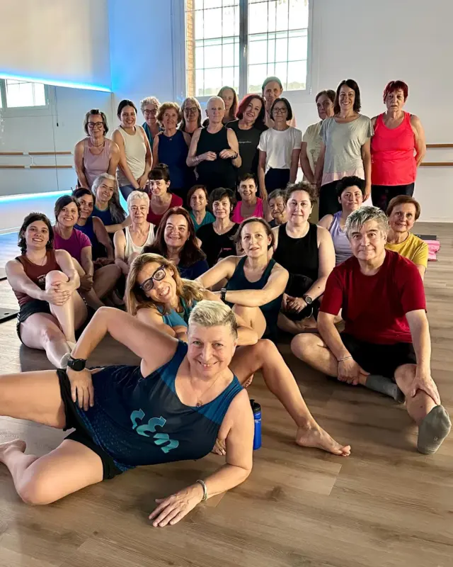 𝐌𝐀𝐒𝐓𝐄𝐑𝐂𝐋𝐀𝐒𝐒 𝐃𝐄 𝐏𝐈𝐋𝐀𝐓𝐄𝐒

Hem estirat, hem respirat i hem connectat cos i ment en una Masterclass de Pilates molt especial 🧘‍♀️

Un espai per cuidar-nos, moure’ns amb consciència i compartir una estona plena d’energia positiva ⚡️

Gràcies a tothom per venir! 💙💚