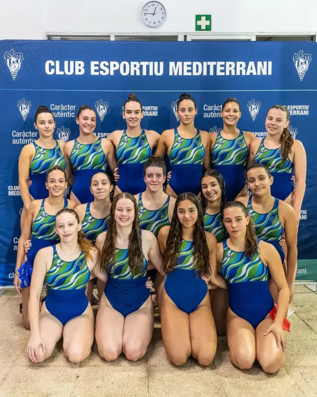 𝐐𝐔𝐀𝐑𝐓𝐄𝐒 𝐃𝐄 𝐂𝐀𝐓𝐀𝐋𝐔𝐍𝐘𝐀

L’equip cadet femení de waterpolo s’ha classificat en 4a posició al Campionat de Catalunya, disputat aquest cap de setmana a la nostra instal·lació de Regent Mendieta 🤽‍♀️

𝐐𝐮𝐚𝐫𝐭𝐬 𝐝𝐞 𝐟𝐢𝐧𝐚𝐥
CE Mediterrani 8 - 6 UE d’Horta

𝐒𝐞𝐦𝐢𝐟𝐢𝐧𝐚𝐥
CE Mediterrani 8 - 10 CN Catalunya

𝐅𝐢𝐧𝐚𝐥 𝟑𝐫-𝟒𝐭 𝐥𝐥𝐨𝐜
CN Terrassa 13 - 8  CE Mediterrani

📸 @ballartphotography 

#cemediterrani #waterpolo 💙💚