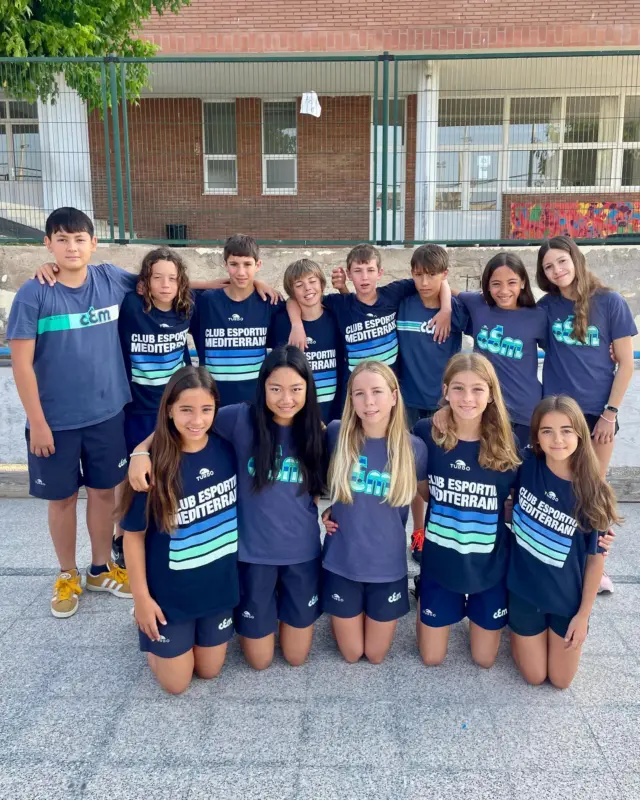 𝐂𝐀𝐌𝐏𝐈𝐎𝐍𝐀𝐓 𝐃𝐄 𝐂𝐀𝐓𝐀𝐋𝐔𝐍𝐘𝐀 𝐃’𝐄𝐒𝐓𝐈𝐔 𝐀𝐋𝐄𝐕𝐈́ 🏊‍♂️

De divendres, s’ha disputat el Campionat de Catalunya d’Estiu Aleví al Club Natació Reus Ploms 🏊‍♀️

Els nostres esportistes han gaudit i competit de forma excel•lent durant 6 sessions de màxima exigència 🙌

𝐇𝐚𝐧 𝐩𝐚𝐫𝐭𝐢𝐜𝐢𝐩𝐚𝐭: Lucas Matsumura, Teo Amor, Leo Rayo, Luca Di Gioia, Pau Marquès, David Rubio, Anna Vilardebó, Abril Garcia, Queralt Garcia, Chloe Mao, Valentina Merono, Luna Cocean i Gala Carnero

𝐑𝐞𝐬𝐮𝐥𝐭𝐚𝐭𝐬 𝐦𝐞́𝐬 𝐝𝐞𝐬𝐭𝐚𝐜𝐚𝐭𝐬:
Anna Vilardebó - 2012
🥇 200m papallona
🥉 100m papallona

Valentina Merono - 2013
🥇 200m braça
🥉 100m braça
6️⃣ 200m estils
7️⃣ 50m braça

Abril Garcia - 2012
4️⃣ 200m papallona
6️⃣ 100m papallona

Luna Cocean - 2013
4️⃣ 50m papallona 
6️⃣ 100m papallona

David Rubio - 2012
5️⃣ 50m esquena 
6️⃣ 100m lliure
6️⃣ 50m papallona

Lucas Matsumura - 2012
6️⃣ 200m papallona

Luca Di Gioia - 2012
8️⃣ 50m esquena

Teo Amor - 2012
8️⃣ 800m lliure

Bravo equip! 💙💚
#cemediterrani #natació