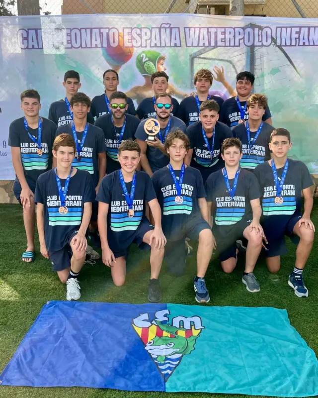 𝐓𝐄𝐑𝐂𝐄𝐑𝐒 𝐃’𝐄𝐒𝐏𝐀𝐍𝐘𝐀 🥉

L’equip infantil masculí de waterpolo ha guanyat la medalla de bronze al Campionat d’Espanya, disputat aquest cap de setmana a Màlaga 🤽🏼‍♂️

𝐅𝐚𝐬𝐞 𝐩𝐫𝐞𝐥𝐢𝐦𝐢𝐧𝐚𝐫 - 𝐆𝐫𝐮𝐩 𝐈
Logroño 3 - 13 CE Mediterrani
Morvedre Sagunto 3 - 12 CE Mediterrani

𝐕𝐮𝐢𝐭𝐞𝐧𝐬 𝐝𝐞 𝐟𝐢𝐧𝐚𝐥
RCN Vigo 4 - 14 CE Mediterrani 

𝐐𝐮𝐚𝐫𝐭𝐬 𝐝𝐞 𝐟𝐢𝐧𝐚𝐥
CE Mediterrani 9 - 7 CD WP Málaga

𝐒𝐞𝐦𝐢𝐟𝐢𝐧𝐚𝐥
CE Mediterrani 9 - 11 CNAB

𝐅𝐢𝐧𝐚𝐥 𝟑𝐫-𝟒𝐭 𝐥𝐥𝐨𝐜
CE Mediterrani 15 - 14 CN Poble Nou

Enhorabona equip! 💙💚
#cemediterrani #waterpolo