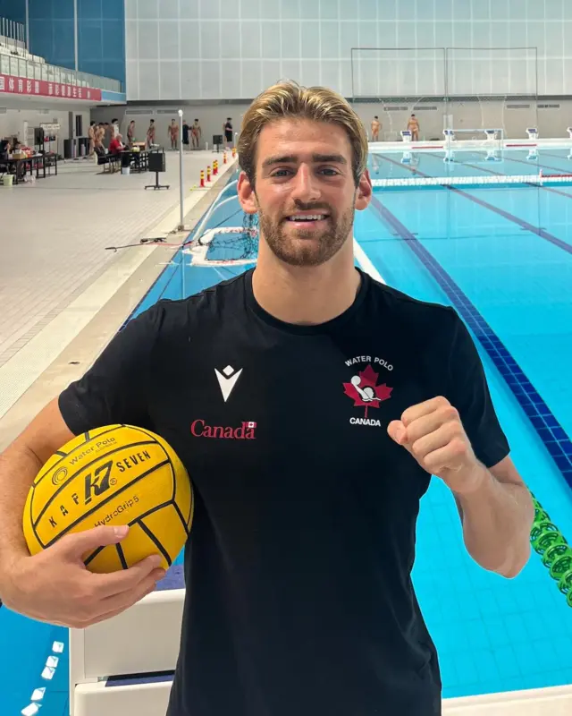 𝐁𝐎𝐑 𝐓𝐀𝐍𝐀𝐒𝐈𝐉𝐄𝐕𝐈𝐂, 𝐀𝐋 𝐌𝐔𝐍𝐃𝐈𝐀𝐋 𝐈 𝐑𝐄𝐍𝐎𝐕𝐀𝐓

Bor Tanasijevic ha estat convocat amb la 𝐒𝐞𝐥𝐞𝐜𝐜𝐢𝐨́ 𝐝𝐞𝐥 𝐂𝐚𝐧𝐚𝐝𝐚̀ per a disputar el 𝐂𝐚𝐦𝐩𝐢𝐨𝐧𝐚𝐭 𝐝𝐞𝐥 𝐌𝐨́𝐧 𝐝𝐞 𝐖𝐚𝐭𝐞𝐫𝐩𝐨𝐥𝐨 2025 a Singapur, de l’11 de juliol al 3 d’agost 🇸🇬

El Canadà ha quedat enquadrat en el Grup C, juntament amb Estats Units, Brasil i Singapur 🤽🏼‍♂️

📆 El debut del la Selecció canadenca serà el dissabte 12 de juliol davant USA

📝 A més, Bor ha estat 𝐫𝐞𝐧𝐨𝐯𝐚𝐭 pel Club Esportiu Mediterrani i afrontarà la seva segona temporada amb nosaltres 💙💚

#cemediterrani #waterpolo